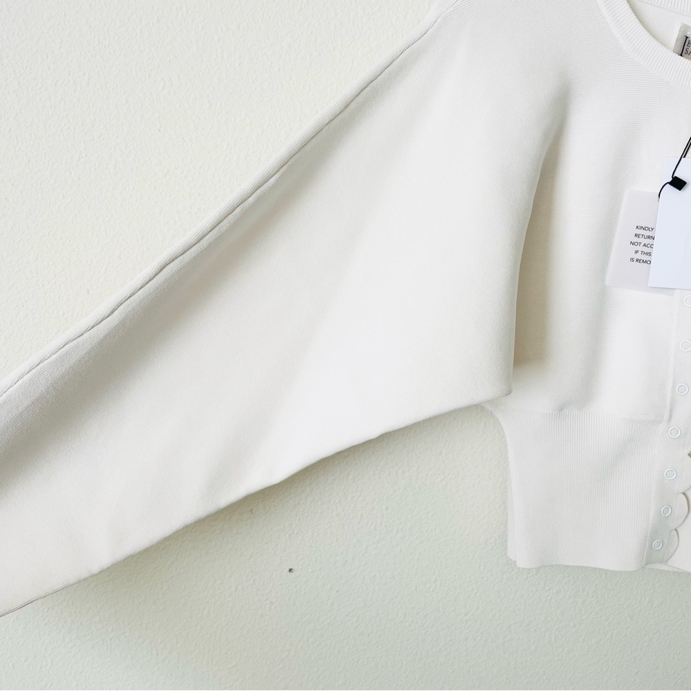 Revolve Helsa XS Elvira ribbed scalloped cardigan in ivory white - Picture 4 of 10